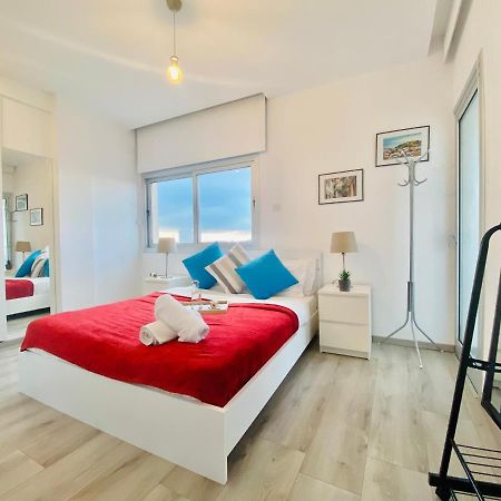 Ferienwohnung Panoramic Seaside Getaway, 2-Br Penthouse Larnaka Exterior foto
